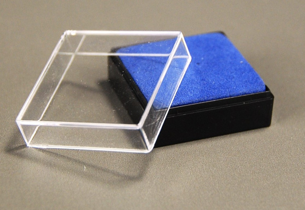 футляр синий под значок